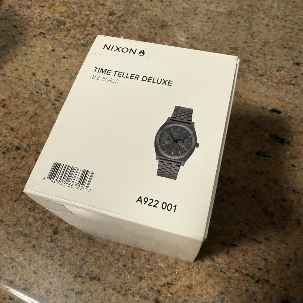 NIXON THE TIME TELLER DELUXE ALL BLACK MINIMALIST WRIST WATCH tells day & date - Picture 8 of 8